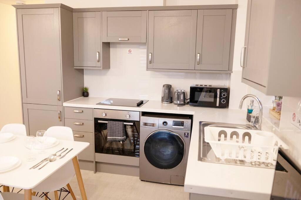Walnut Luxurious 2-Bedroom With Ensuite - Parking, Netflix, Wifi - Close To Oxford, Bicester & Blenheim Palace Kidlington Extérieur photo