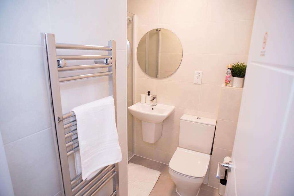 Walnut Luxurious 2-Bedroom With Ensuite - Parking, Netflix, Wifi - Close To Oxford, Bicester & Blenheim Palace Kidlington Extérieur photo