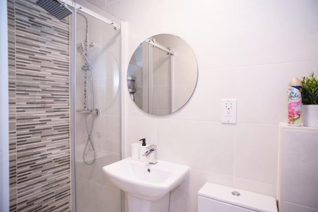 Walnut Luxurious 2-Bedroom With Ensuite - Parking, Netflix, Wifi - Close To Oxford, Bicester & Blenheim Palace Kidlington Extérieur photo